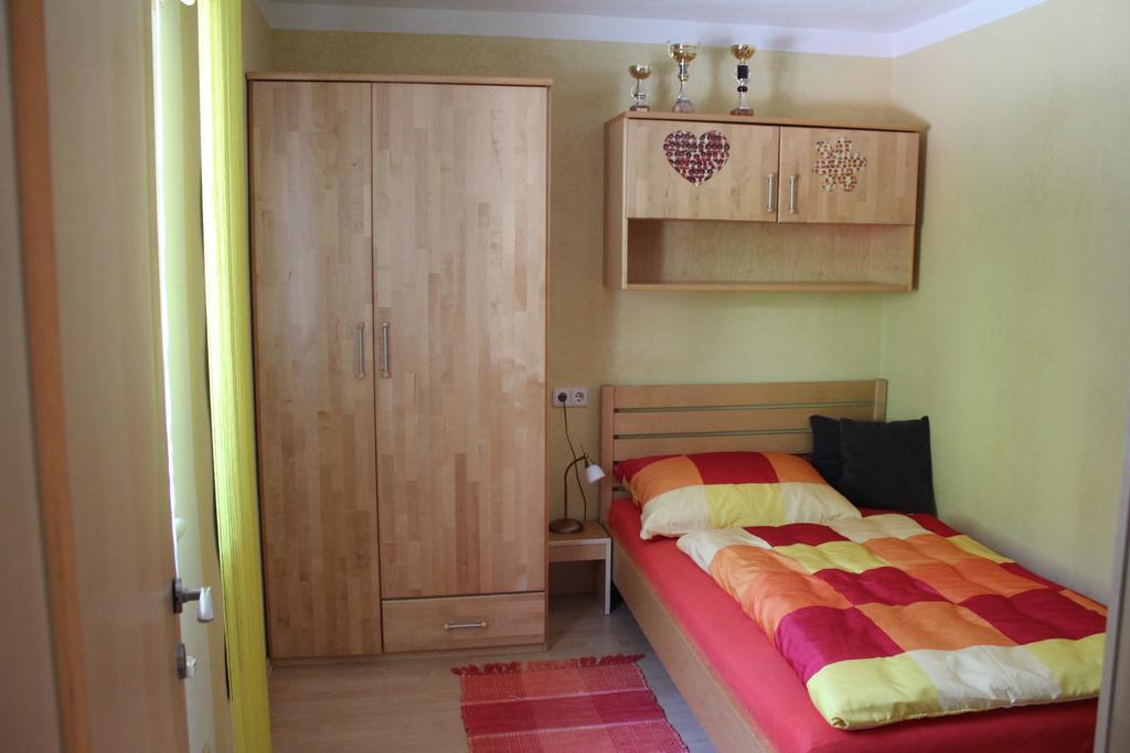 Апартаменти Haus Eberl Брук-ан-дер-Гросглокнерштрасе Екстер'єр фото